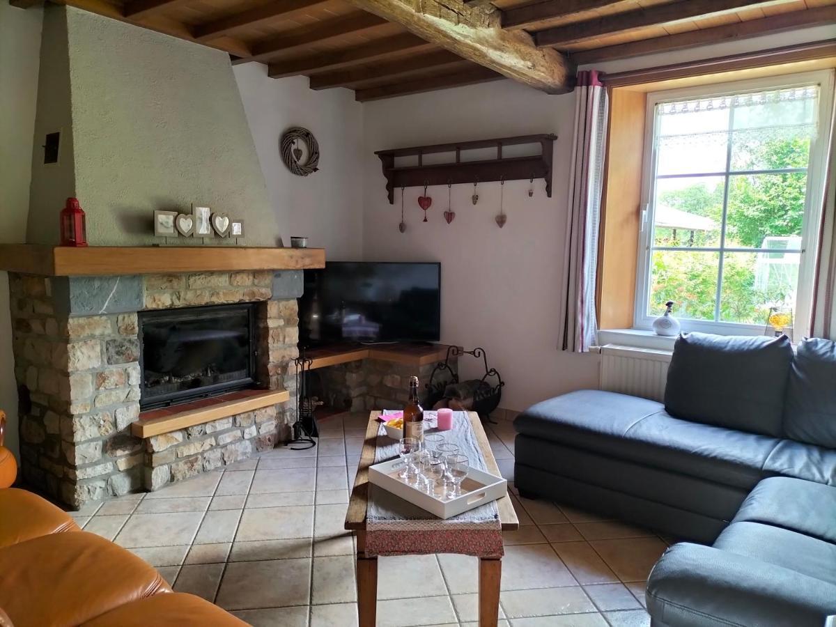 Gite La Dame Au Lit Gite A La Ferme Momignies ภายนอก รูปภาพ