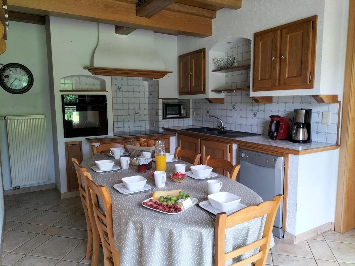 Gite La Dame Au Lit Gite A La Ferme Momignies ภายนอก รูปภาพ