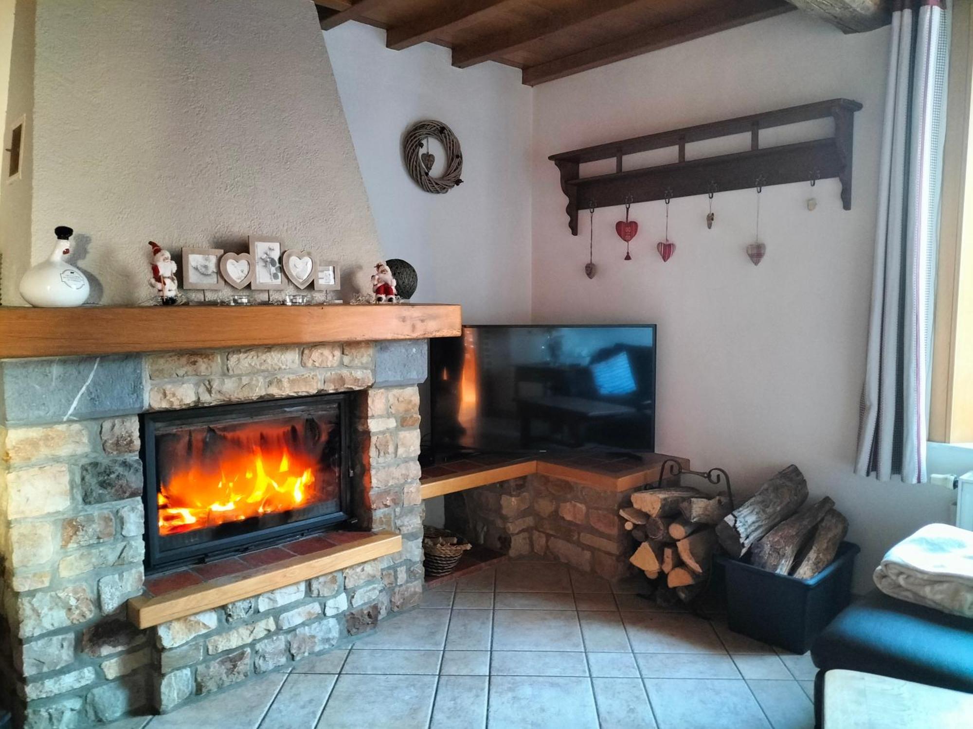 Gite La Dame Au Lit Gite A La Ferme Momignies ภายนอก รูปภาพ