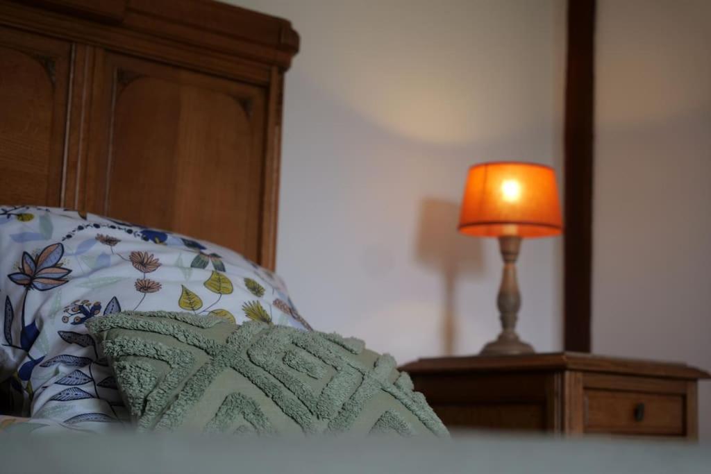 Gite La Dame Au Lit Gite A La Ferme Momignies ภายนอก รูปภาพ