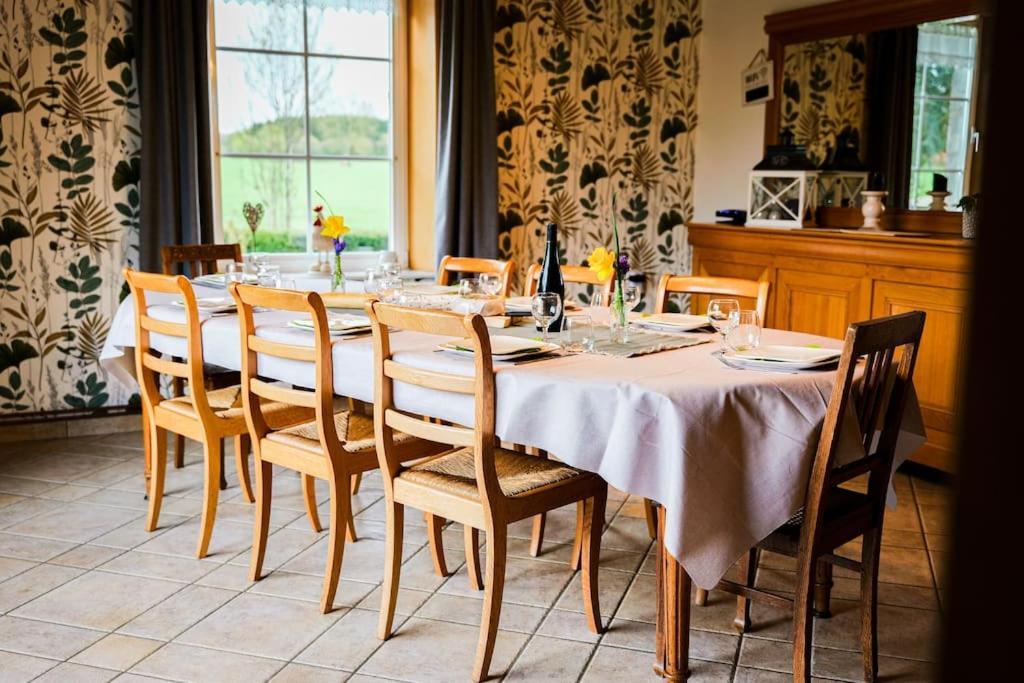 Gite La Dame Au Lit Gite A La Ferme Momignies ภายนอก รูปภาพ